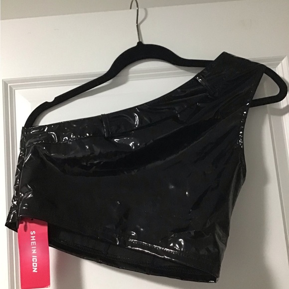 One Shoulder Faux Latex Crop Top - Picture 3 of 4